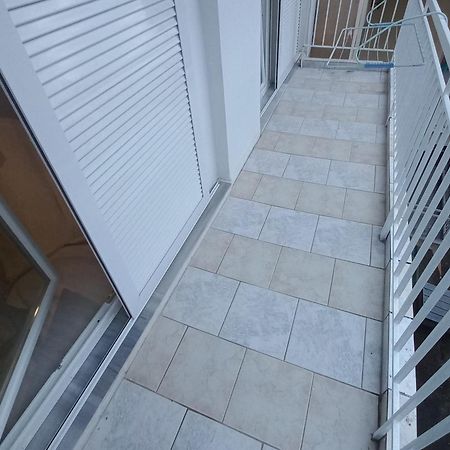 Central 3 Modern Apartment With Free Parking سيرس المظهر الخارجي الصورة