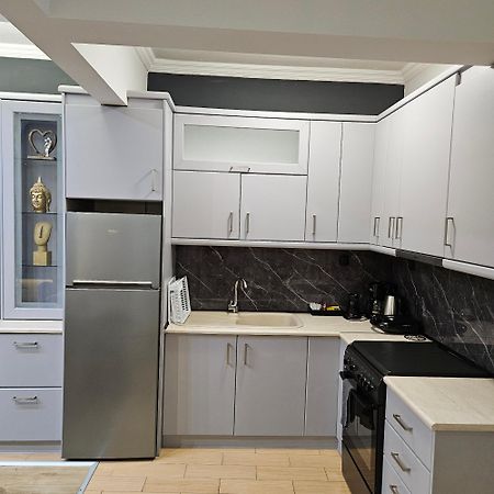 Central 3 Modern Apartment With Free Parking سيرس المظهر الخارجي الصورة