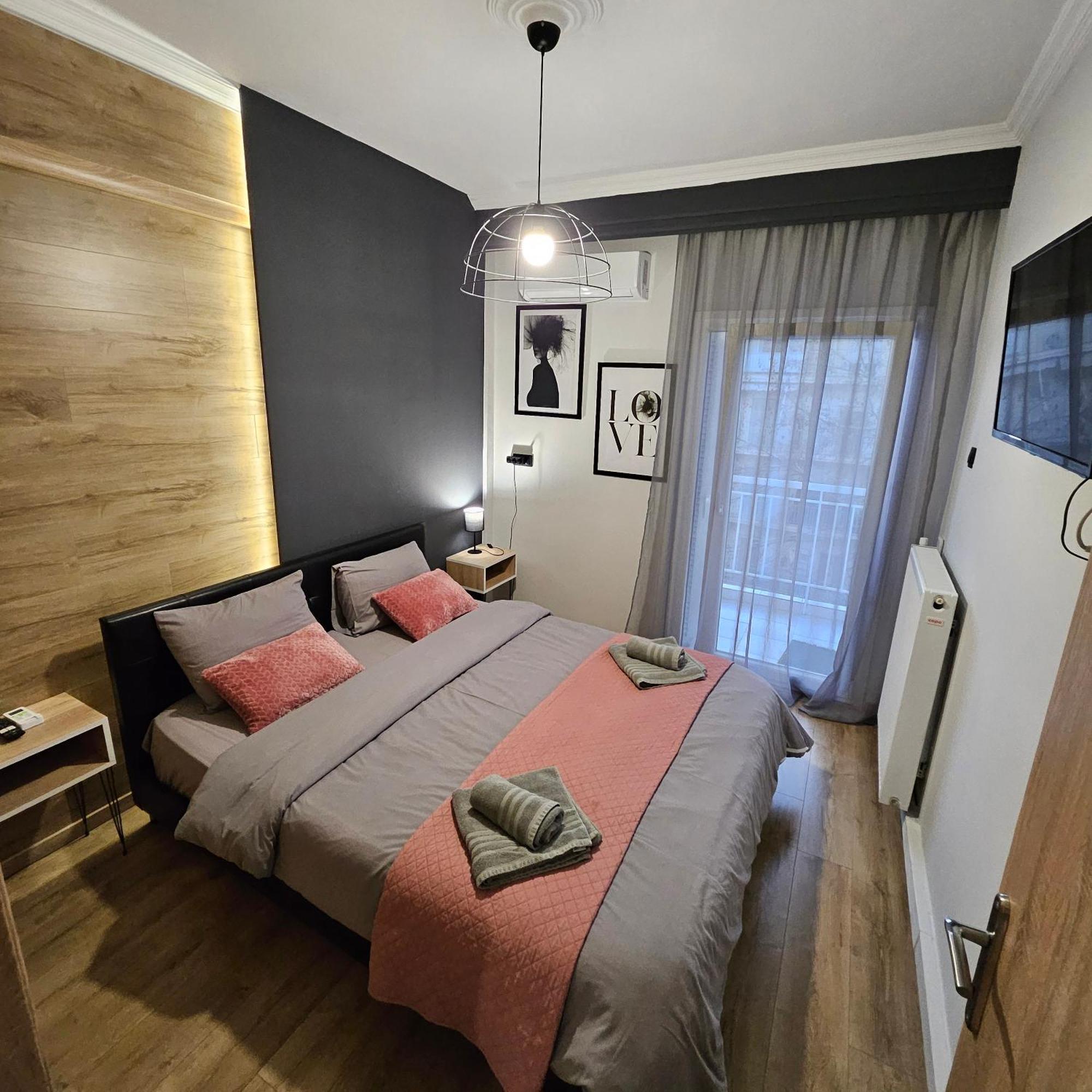 Central 3 Modern Apartment With Free Parking سيرس المظهر الخارجي الصورة