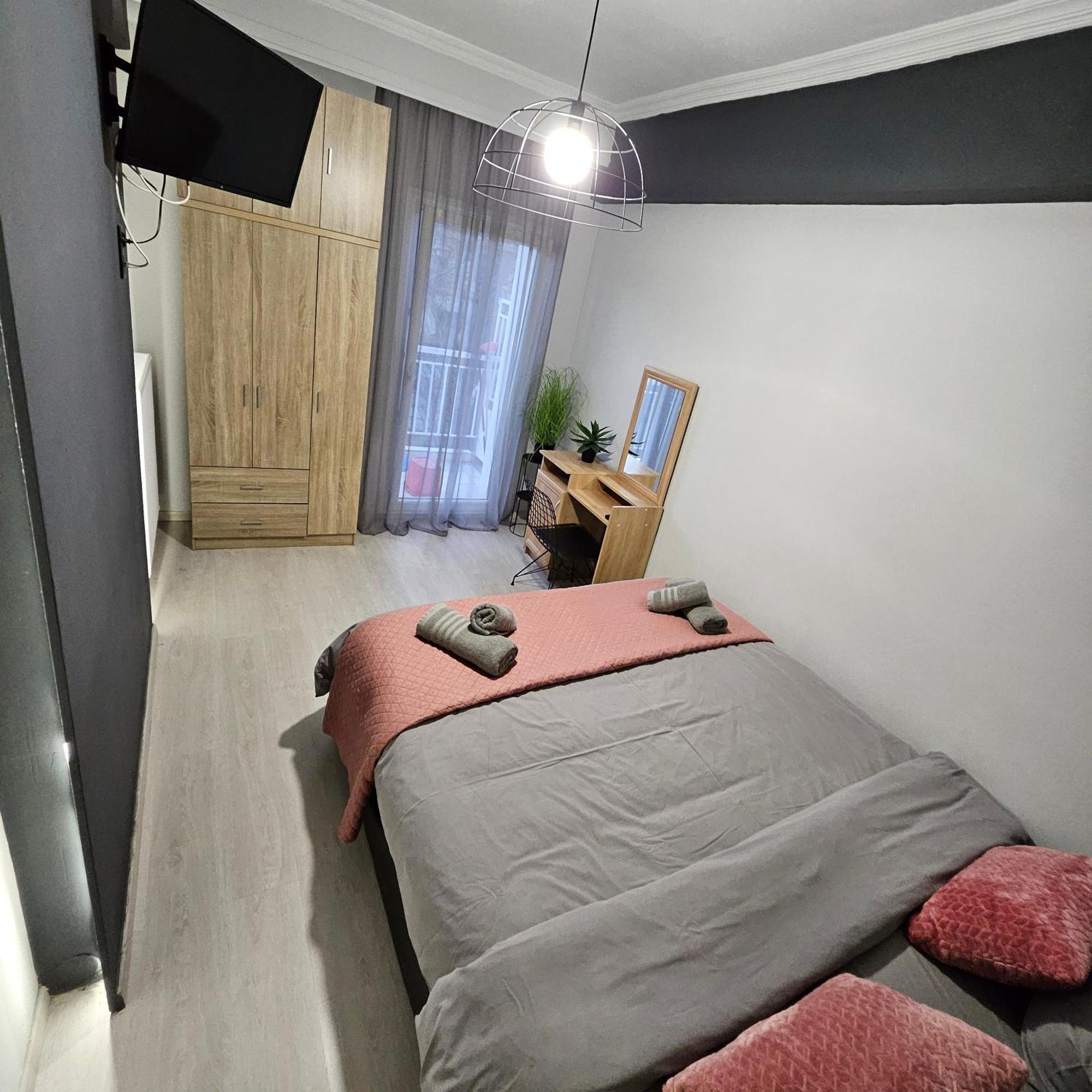 Central 3 Modern Apartment With Free Parking سيرس المظهر الخارجي الصورة
