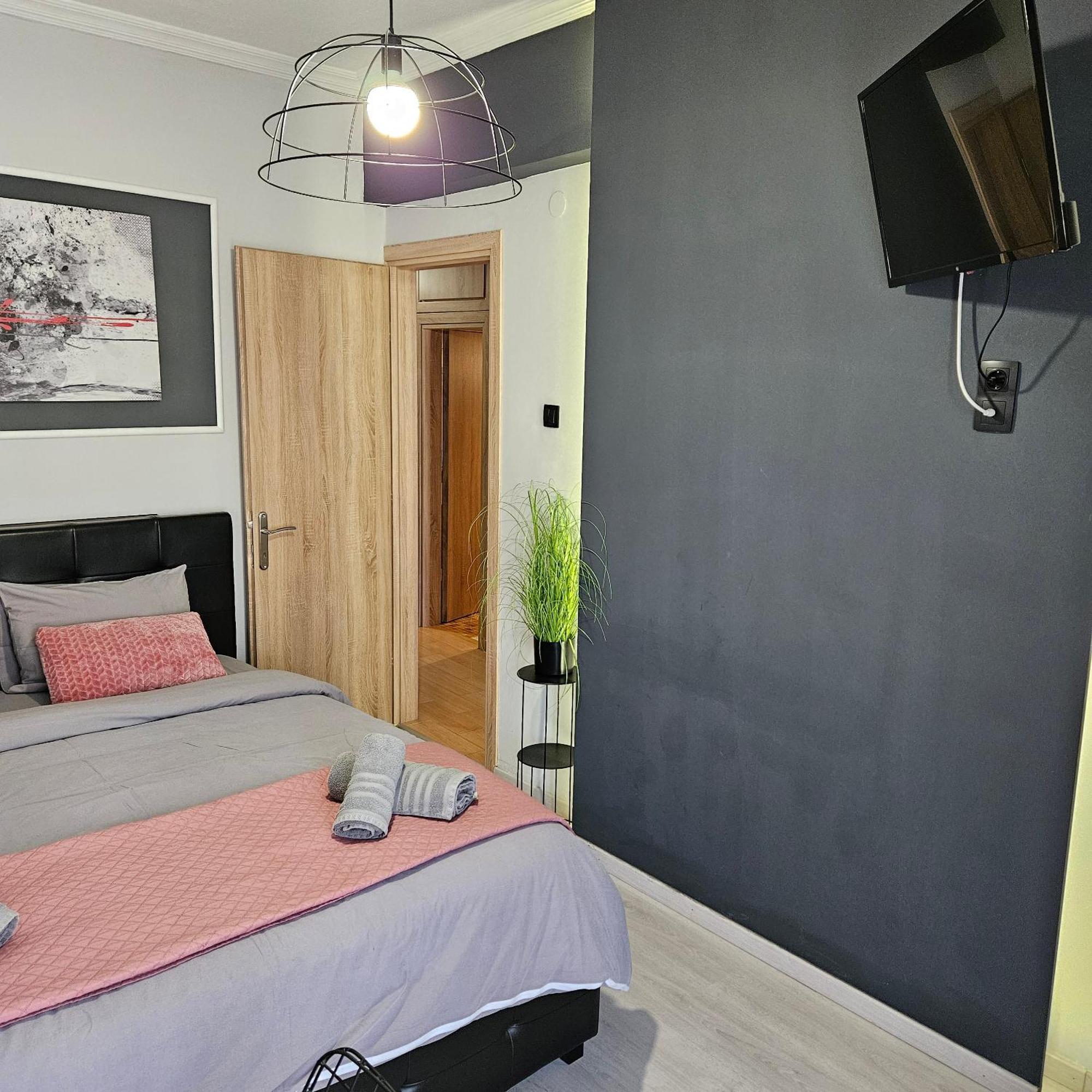 Central 3 Modern Apartment With Free Parking سيرس المظهر الخارجي الصورة