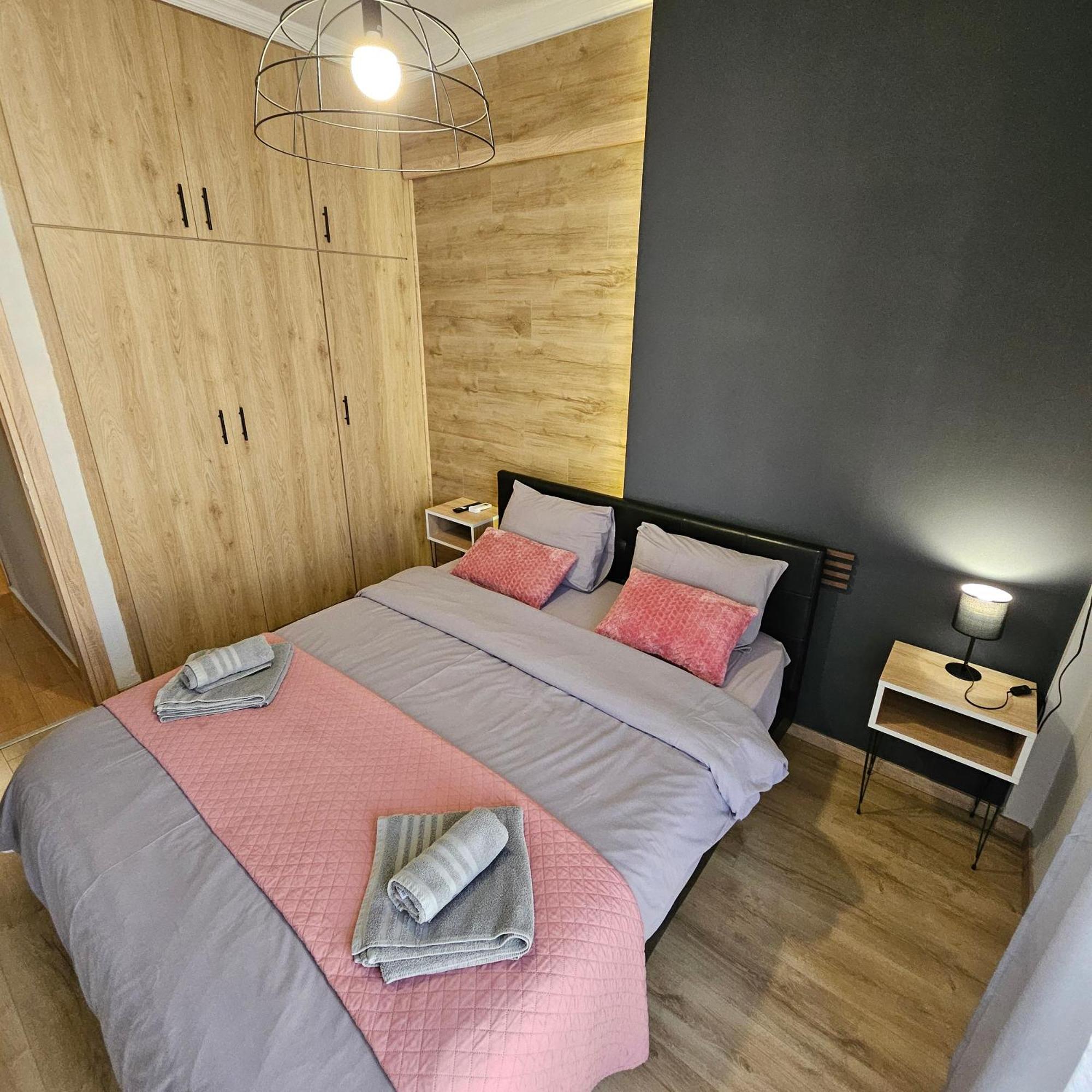 Central 3 Modern Apartment With Free Parking سيرس المظهر الخارجي الصورة