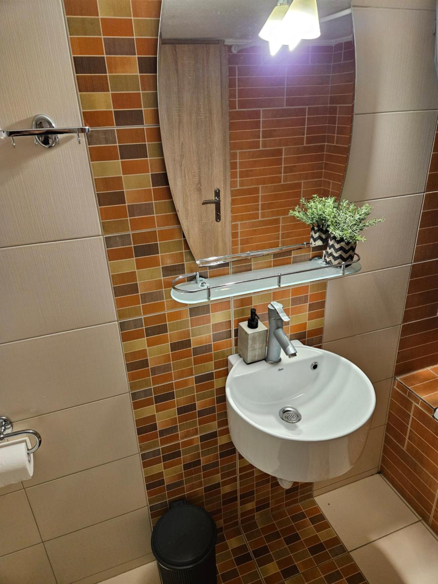 Central 3 Modern Apartment With Free Parking سيرس المظهر الخارجي الصورة