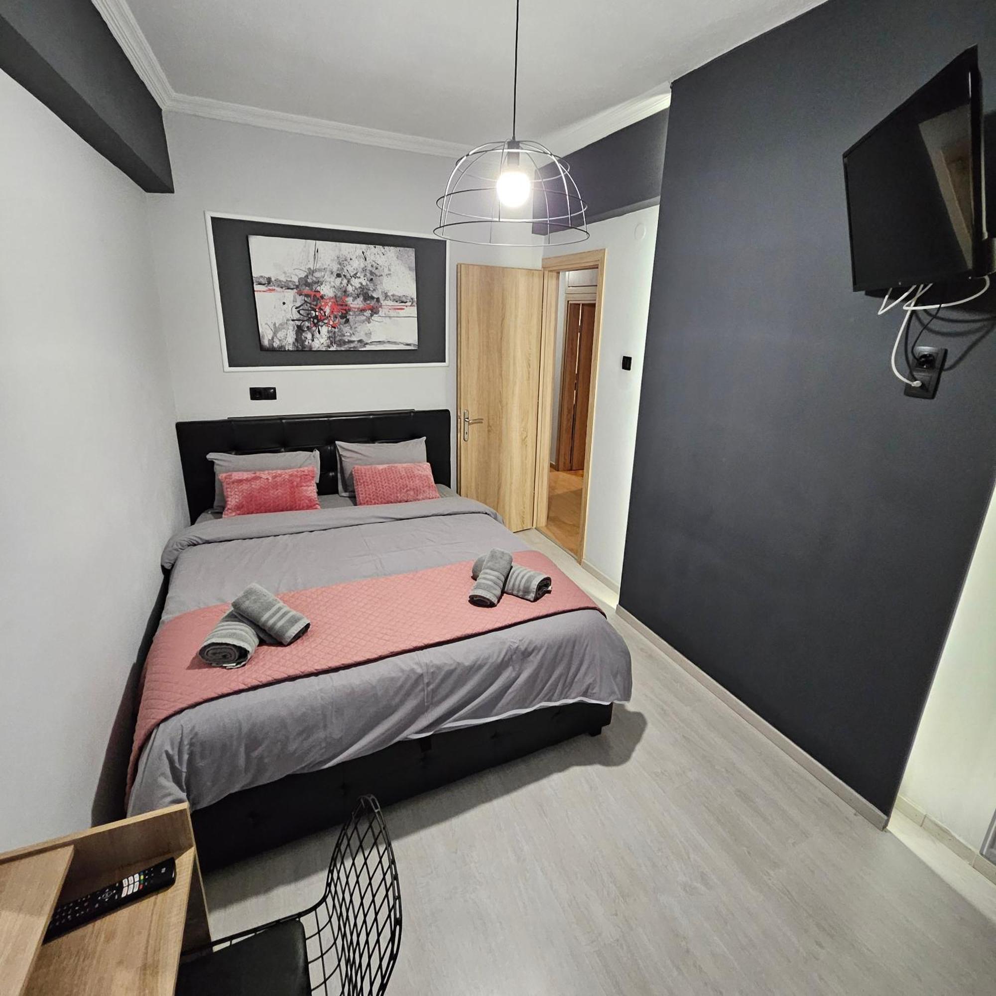 Central 3 Modern Apartment With Free Parking سيرس المظهر الخارجي الصورة