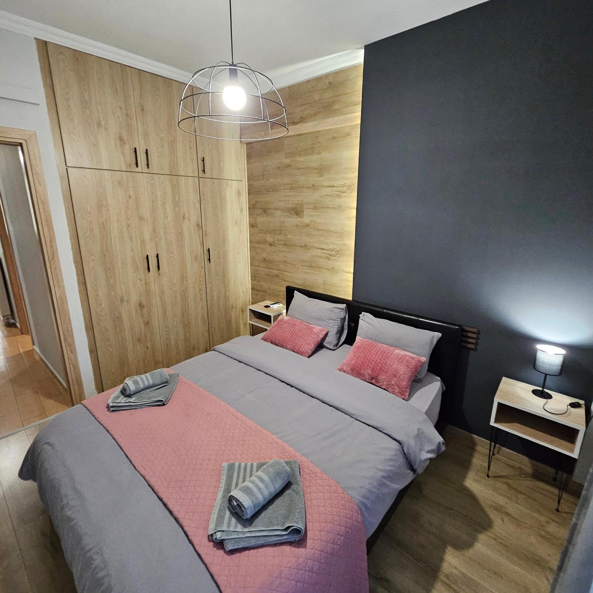 Central 3 Modern Apartment With Free Parking سيرس المظهر الخارجي الصورة