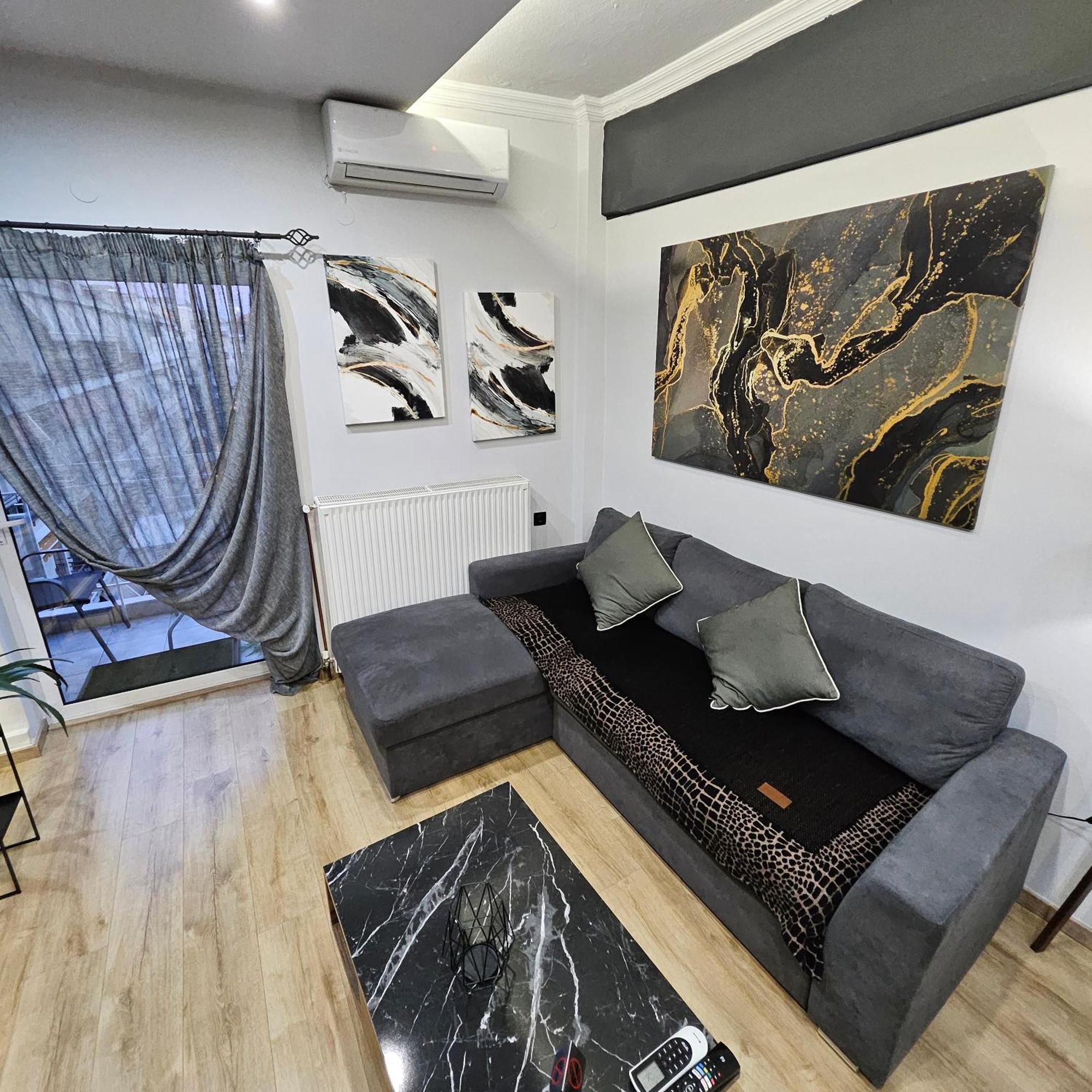 Central 3 Modern Apartment With Free Parking سيرس المظهر الخارجي الصورة